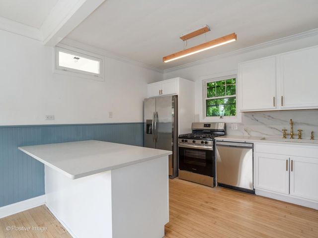 2138 W Cornelia Avenue 2, Chicago, IL 60618