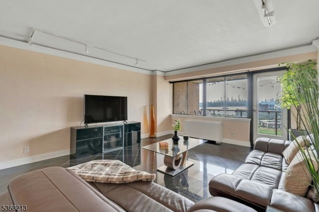 1203 River Rd 19K 19K, Edgewater Boro, NJ 07020