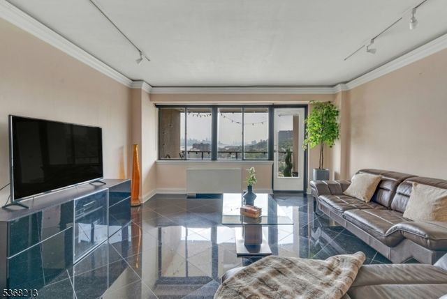 1203 River Rd 19K 19K, Edgewater Boro, NJ 07020