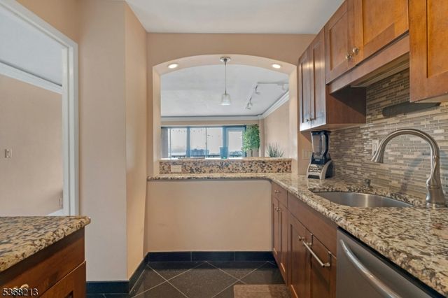 1203 River Rd 19K 19K, Edgewater Boro, NJ 07020