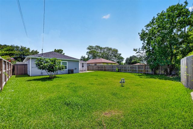 3319 Suiter Way, Pasadena, TX 77503
