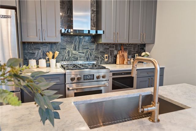 350 Oliver Ave 1002, Pittsburgh, PA 15222