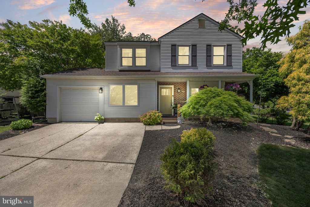 2 DEVONSHIRE RD, Mount Laurel, NJ 08054