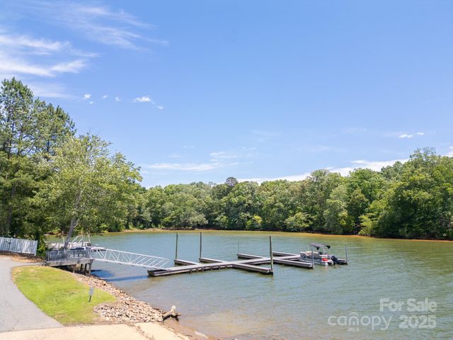 136 Oak Point Lane, Stony Point, NC 27028