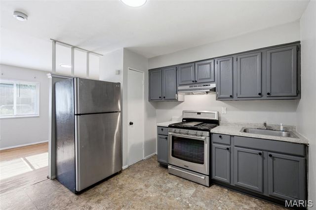 10537 Earl Drive, St Louis, MO 63136