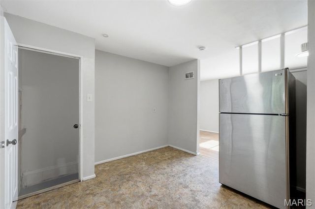 10537 Earl Drive, St Louis, MO 63136