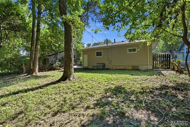 10537 Earl Drive, St Louis, MO 63136