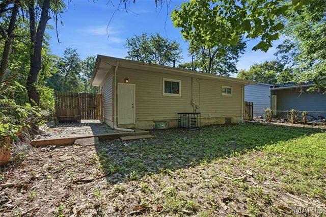 10537 Earl Drive, St Louis, MO 63136