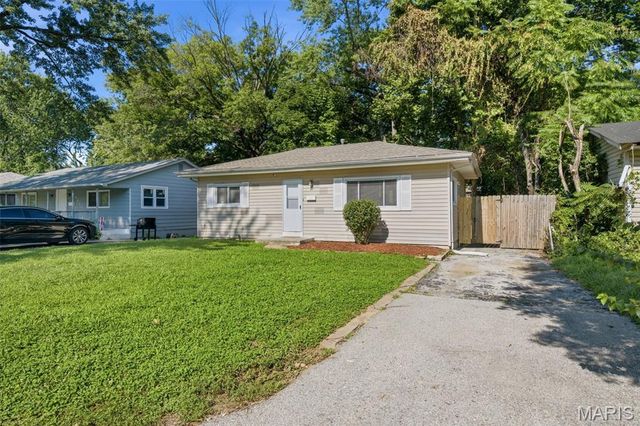 10537 Earl Drive, St Louis, MO 63136