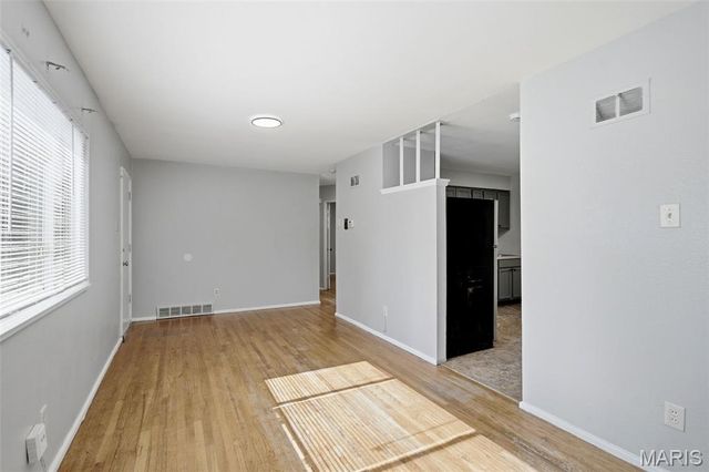 10537 Earl Drive, St Louis, MO 63136