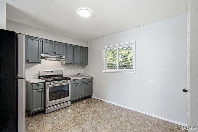 10537 Earl Drive, St Louis, MO 63136
