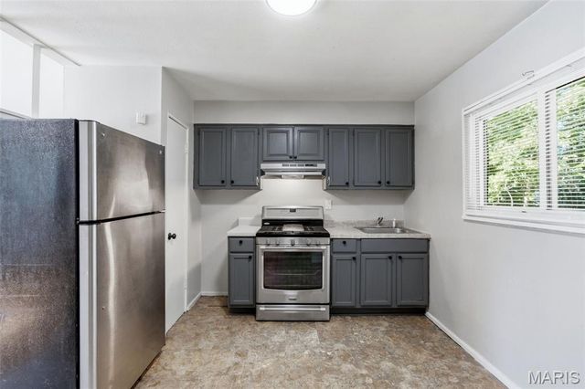 10537 Earl Drive, St Louis, MO 63136