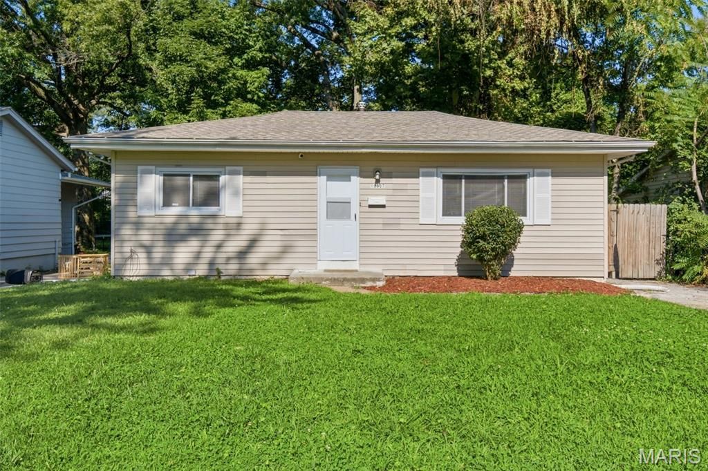 10537 Earl Drive, St Louis, MO 63136