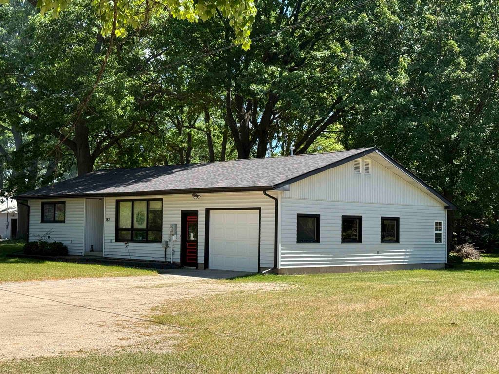 182 E M-61 Highway, Gladwin, MI 48624