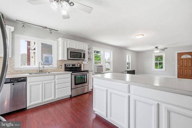 126 TOMLIN STATION RD, Gibbstown, NJ 08027