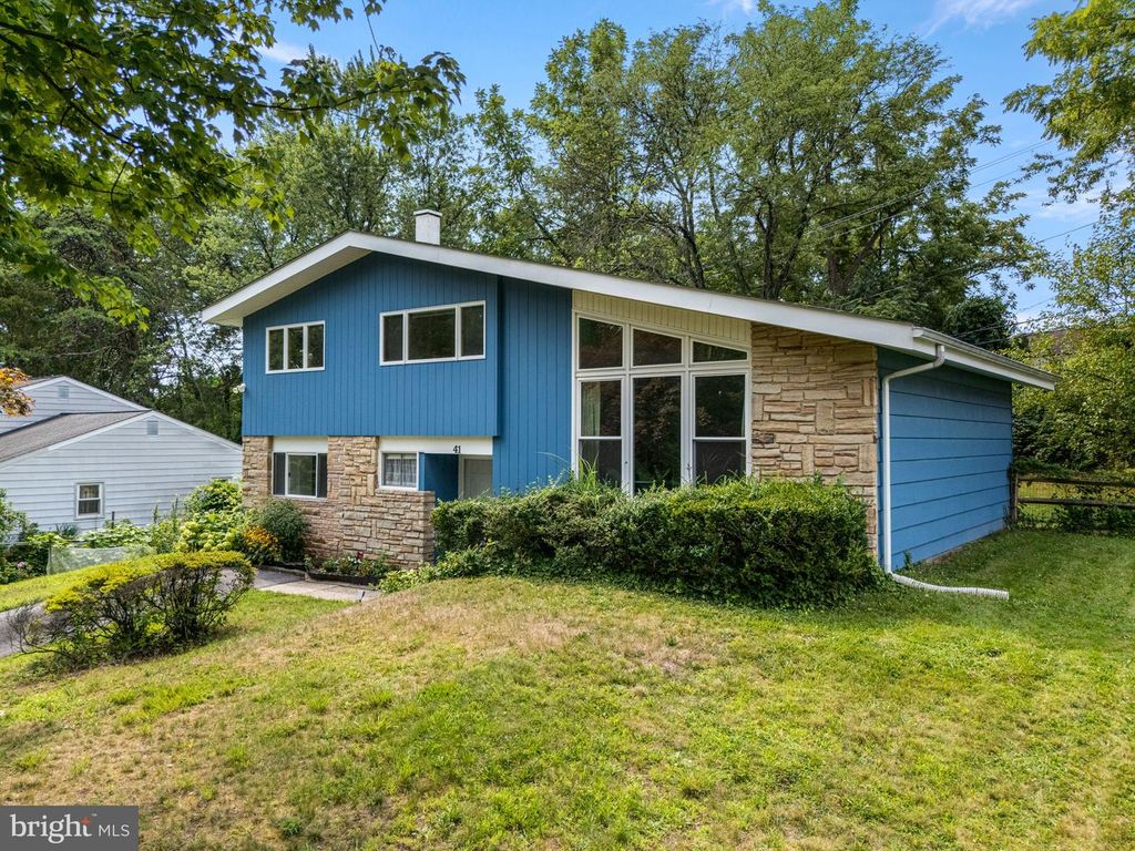 41 CAMELOT DR, Plymouth Meeting, PA 19462