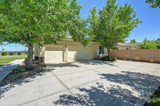 8001 Stallion Way, Sacramento, CA 95830