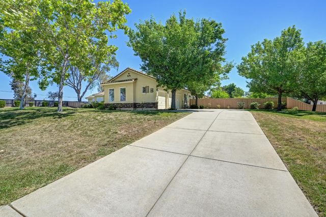 8001 Stallion Way, Sacramento, CA 95830