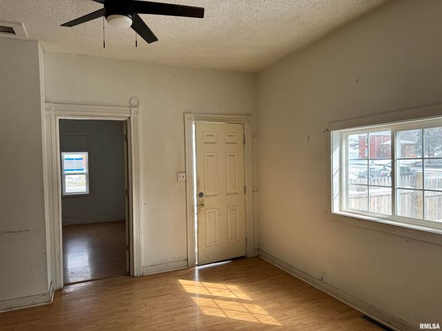 1311 N 9TH Street, Quincy, IL 62301