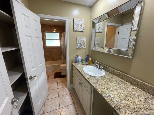 633 Woodcliff Dr, Baton Rouge, LA 70815