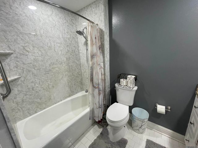 633 Woodcliff Dr, Baton Rouge, LA 70815