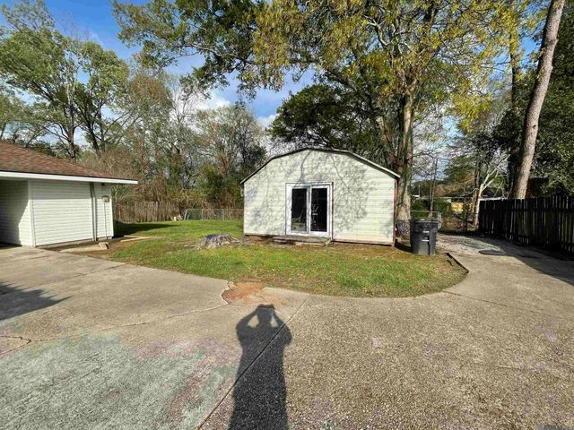 633 Woodcliff Dr, Baton Rouge, LA 70815