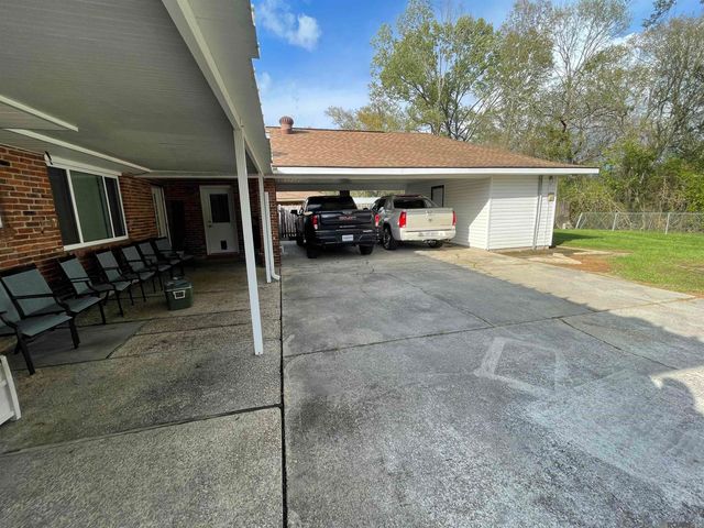 633 Woodcliff Dr, Baton Rouge, LA 70815