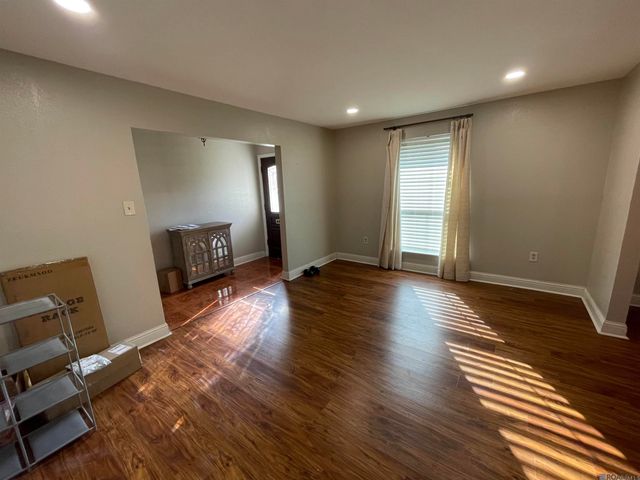 633 Woodcliff Dr, Baton Rouge, LA 70815