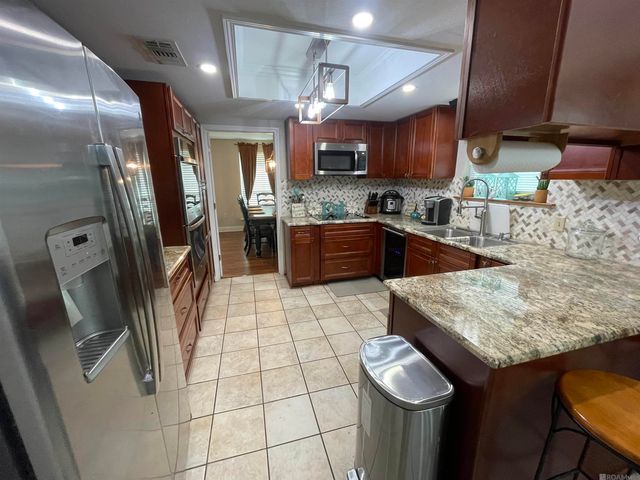 633 Woodcliff Dr, Baton Rouge, LA 70815