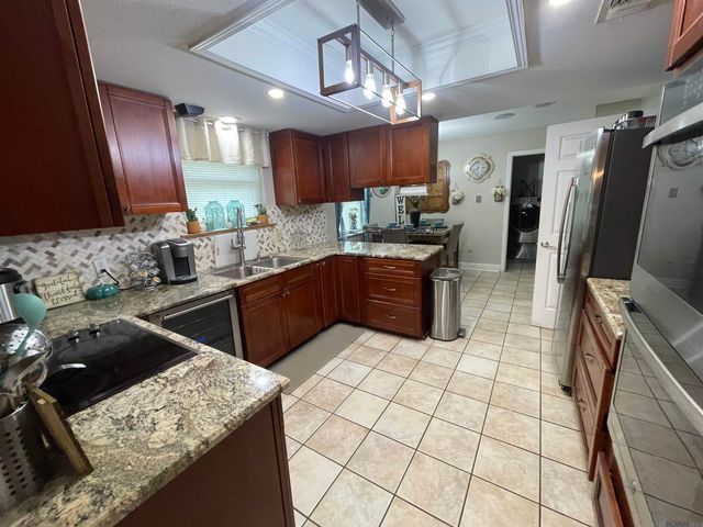 633 Woodcliff Dr, Baton Rouge, LA 70815