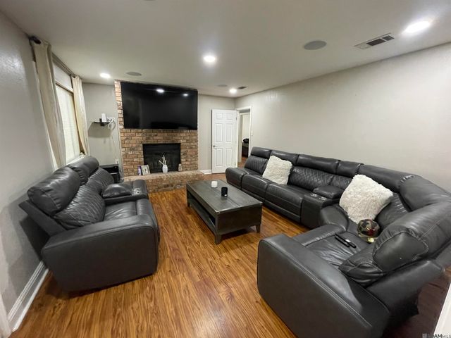 633 Woodcliff Dr, Baton Rouge, LA 70815