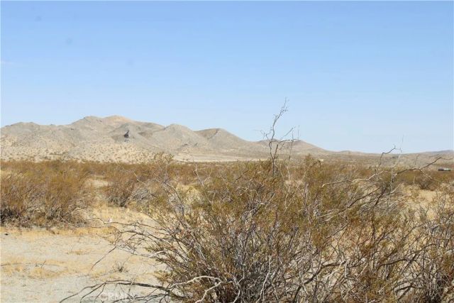 20 Skyranch, Adelanto, CA 92301