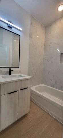 1033 North Ln Lane B, Houston, TX 77088