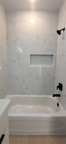 1033 North Ln Lane B, Houston, TX 77088