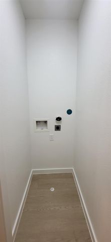 1033 North Ln Lane B, Houston, TX 77088