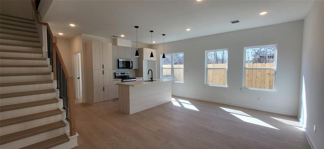 1033 North Ln Lane B, Houston, TX 77088