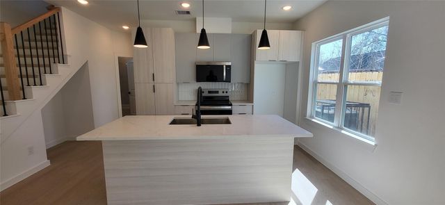 1033 North Ln Lane B, Houston, TX 77088