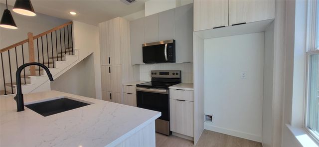 1033 North Ln Lane B, Houston, TX 77088