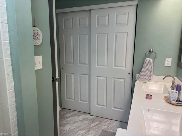 704 Nottoway River Ct Apt A, Chesapeake, VA 23320