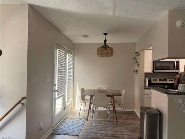 704 Nottoway River Ct Apt A, Chesapeake, VA 23320