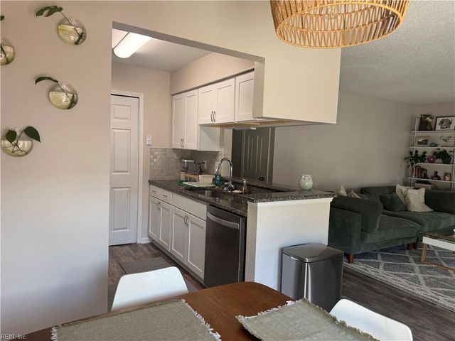 704 Nottoway River Ct Apt A, Chesapeake, VA 23320