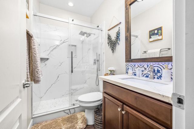 826 Grace Dr, Los Banos, CA 93635