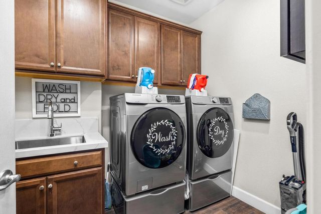 826 Grace Dr, Los Banos, CA 93635