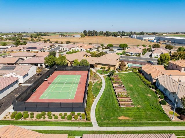 826 Grace Dr, Los Banos, CA 93635