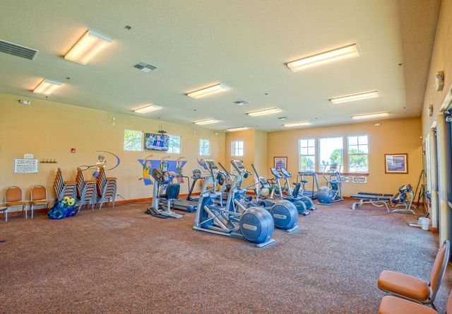 826 Grace Dr, Los Banos, CA 93635