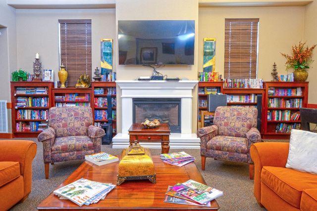 826 Grace Dr, Los Banos, CA 93635