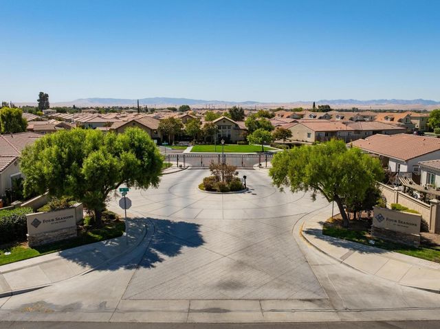 826 Grace Dr, Los Banos, CA 93635