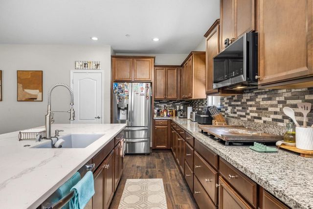 826 Grace Dr, Los Banos, CA 93635