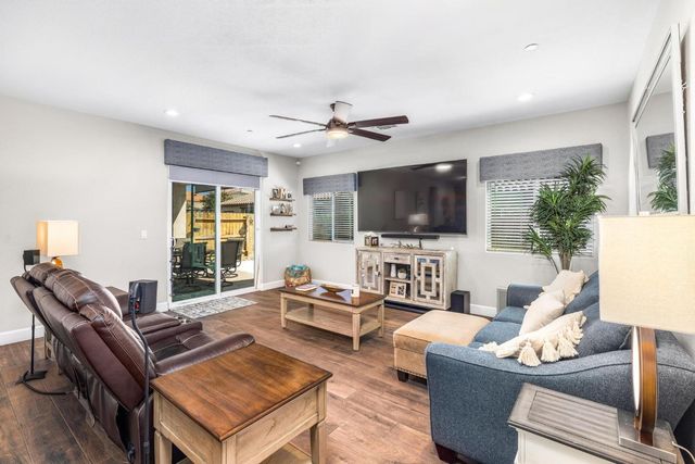 826 Grace Dr, Los Banos, CA 93635