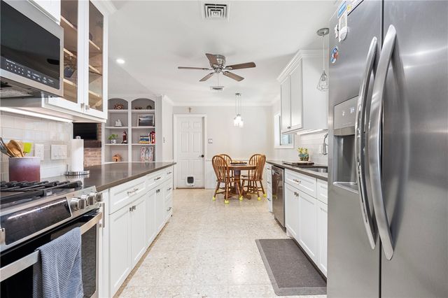 4429 Bluefield Dr, Corpus Christi, TX 78413